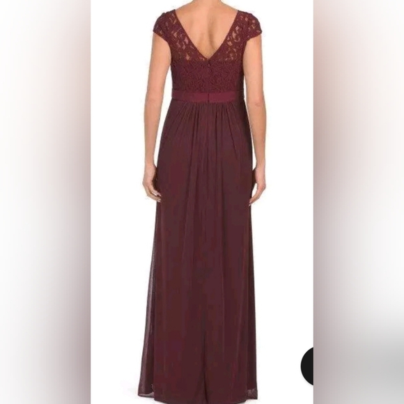 Elegant Deep Wine Lace Evening Gown - Picture 5 of 7